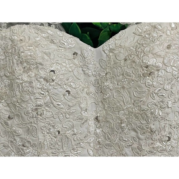 JAEDEN White Lace A-Line Wedding Gown - Size 4 - Picture 10 of 12